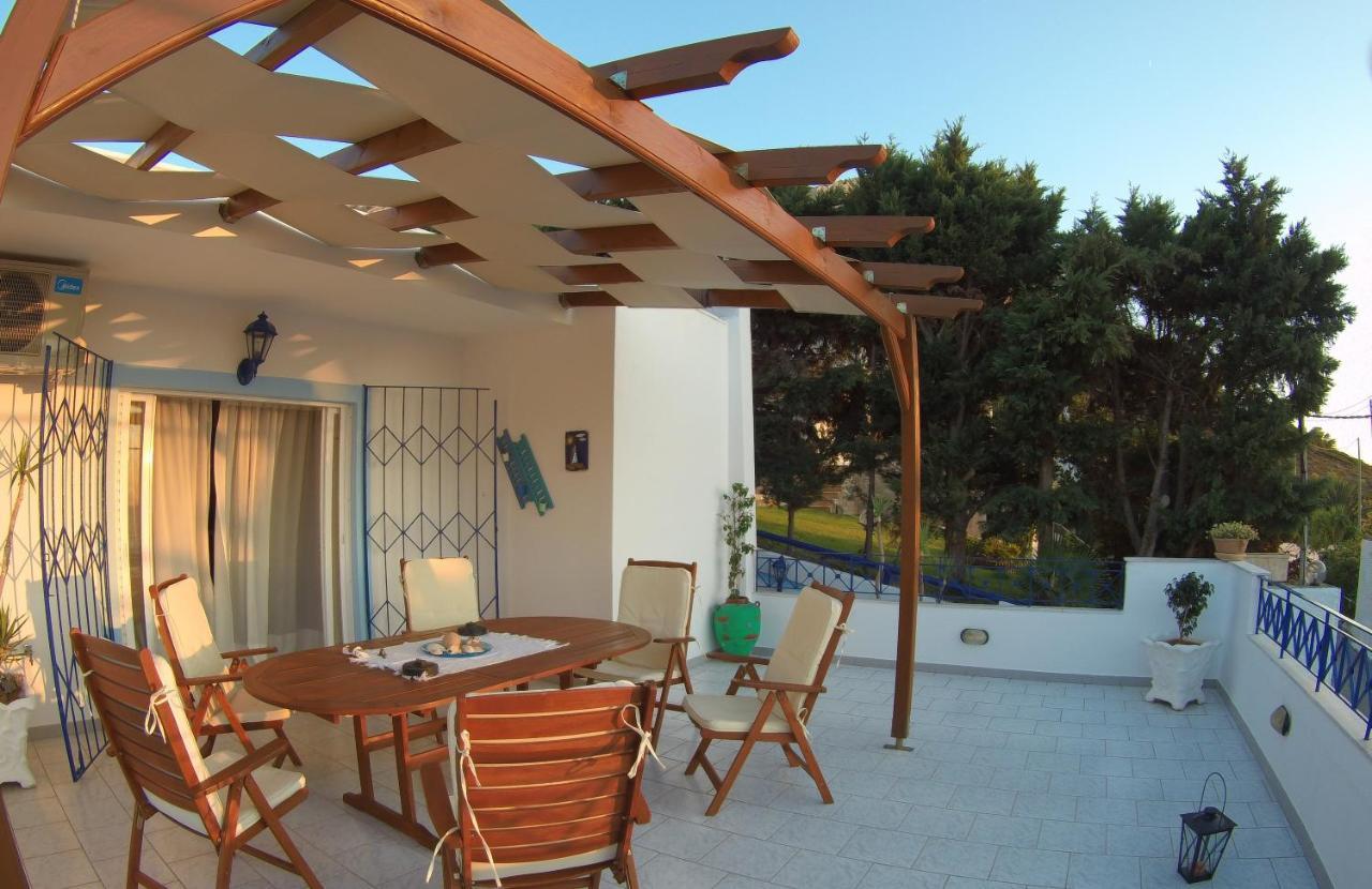 Blue & White Maisonette Over The Sea Near Sounio スーニオ エクステリア 写真